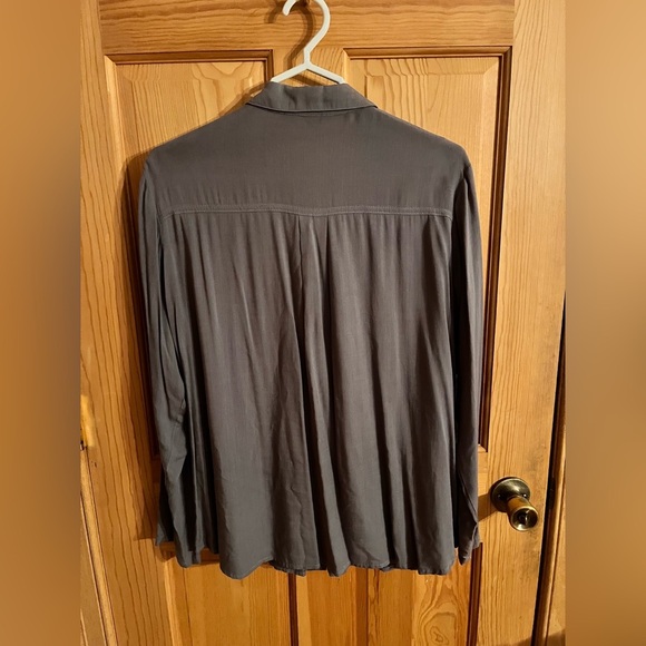Vince Women’s Gray Button-Up Blouse Size Medium Casual Comfortable Dress Up Gift - Picture 7 of 11
